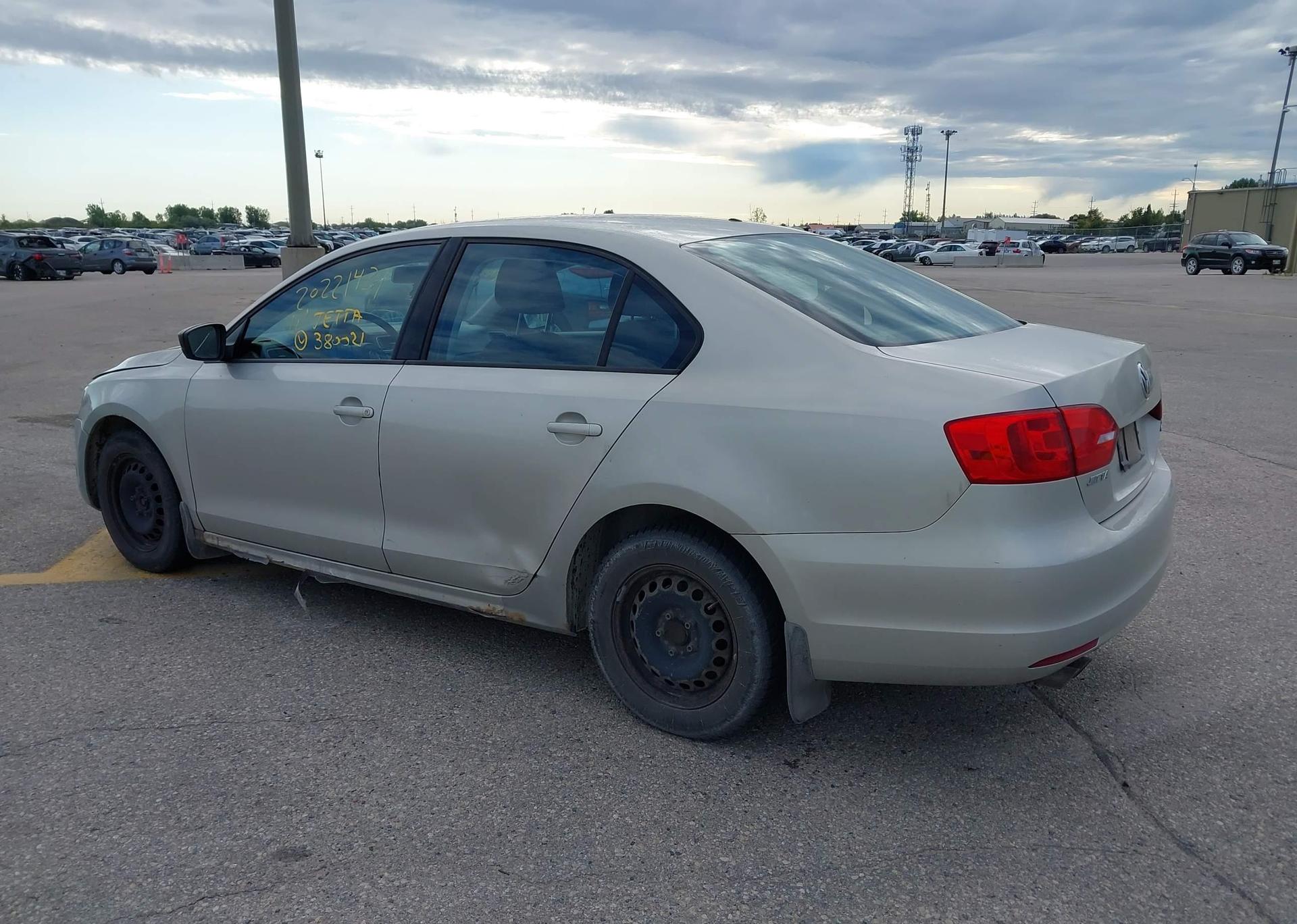 2011 VOLKSWAGEN JETTA 2.0