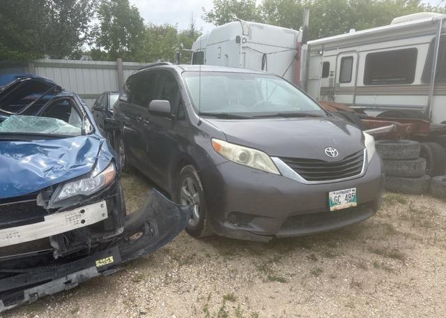2014 TOYOTA SIENNA LE V6