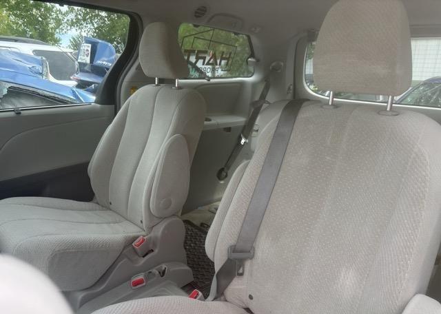 2014 TOYOTA SIENNA LE V6