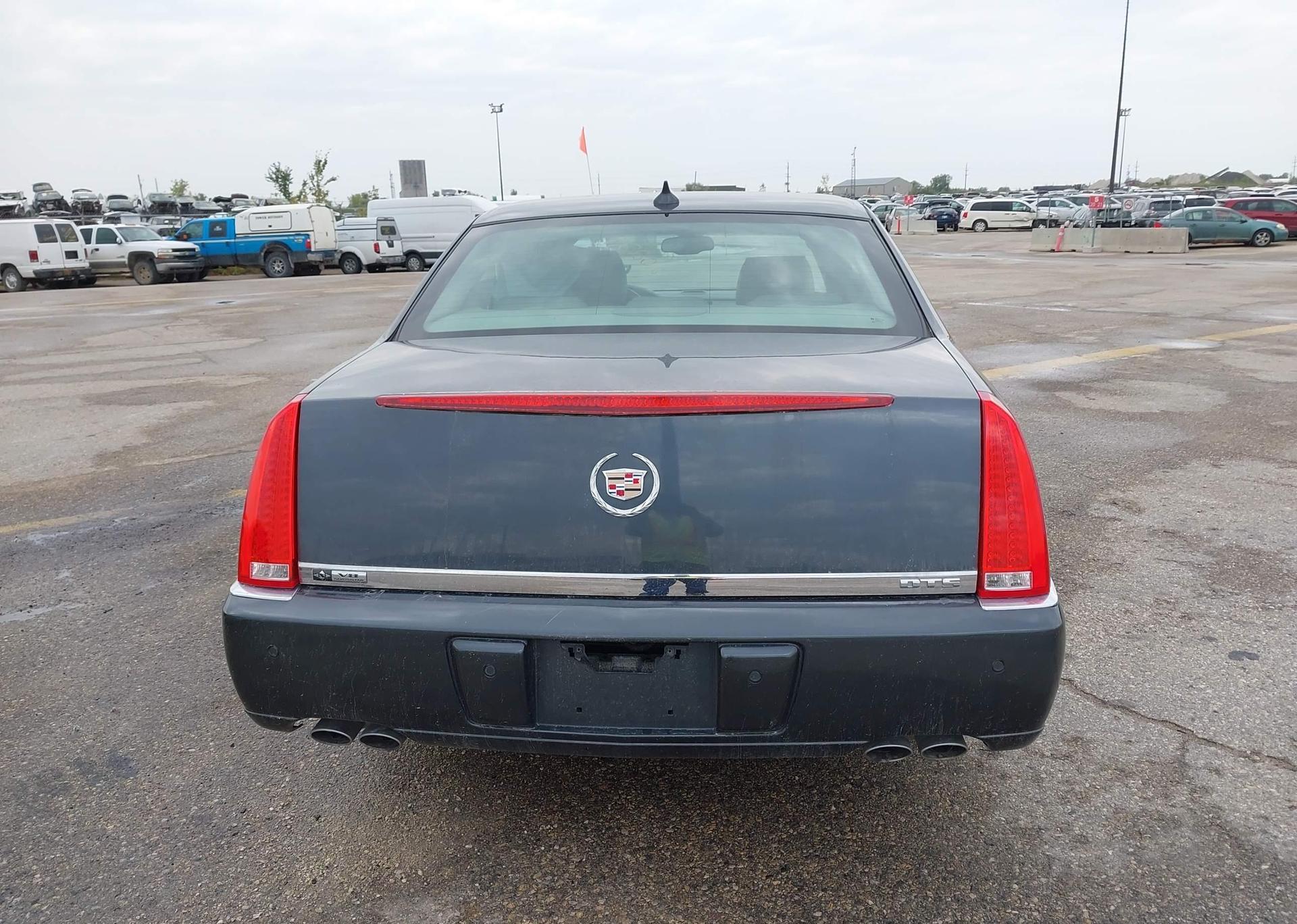 2010 CADILLAC DTS