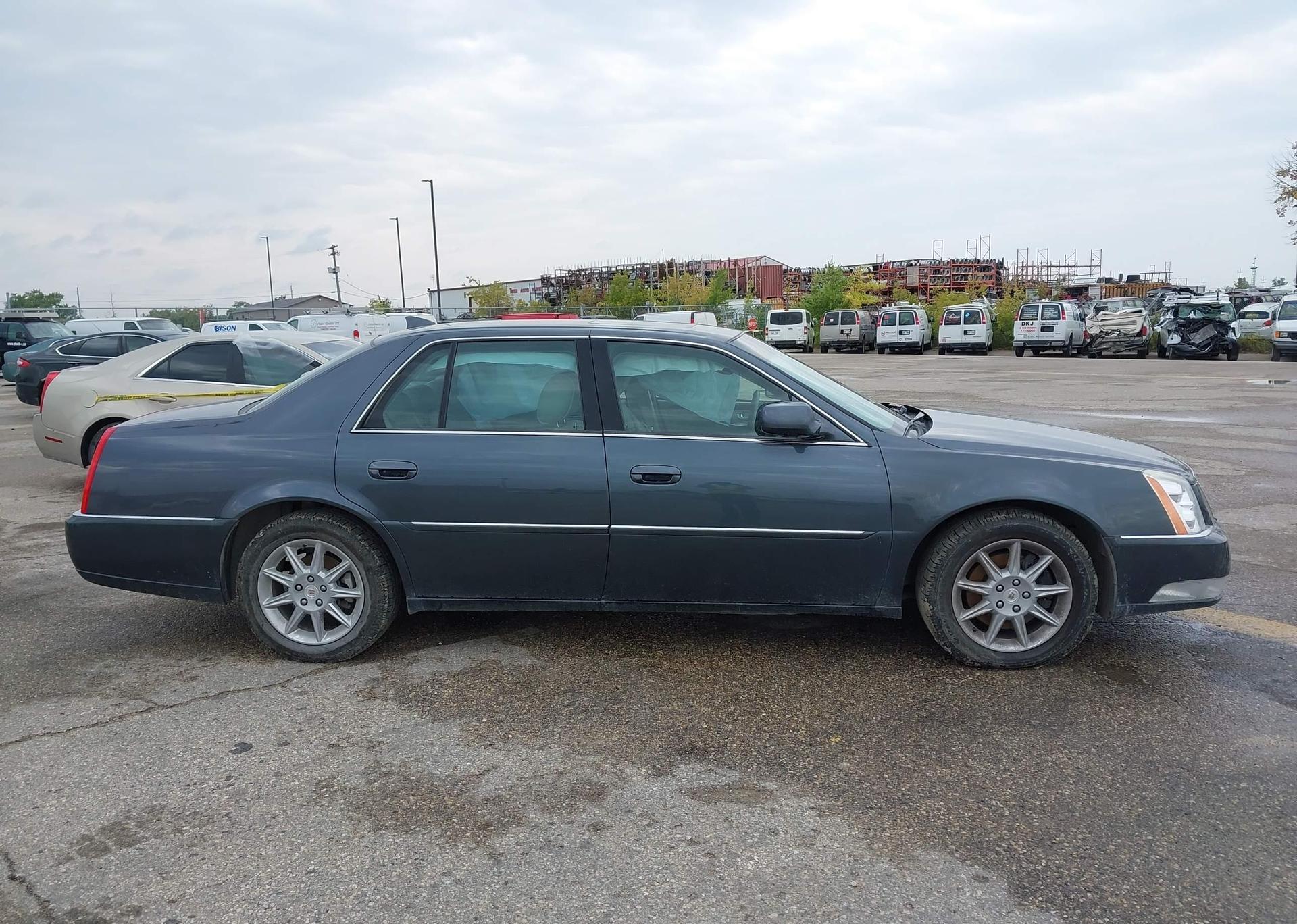 2010 CADILLAC DTS