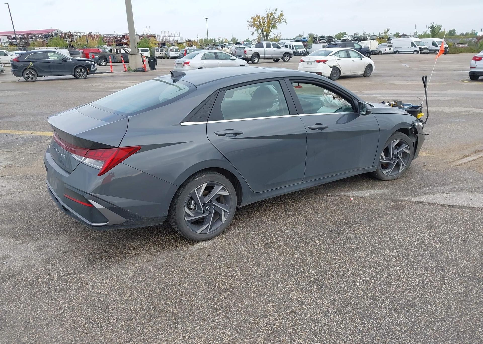 2025 HYUNDAI ELANTRA LUXURY