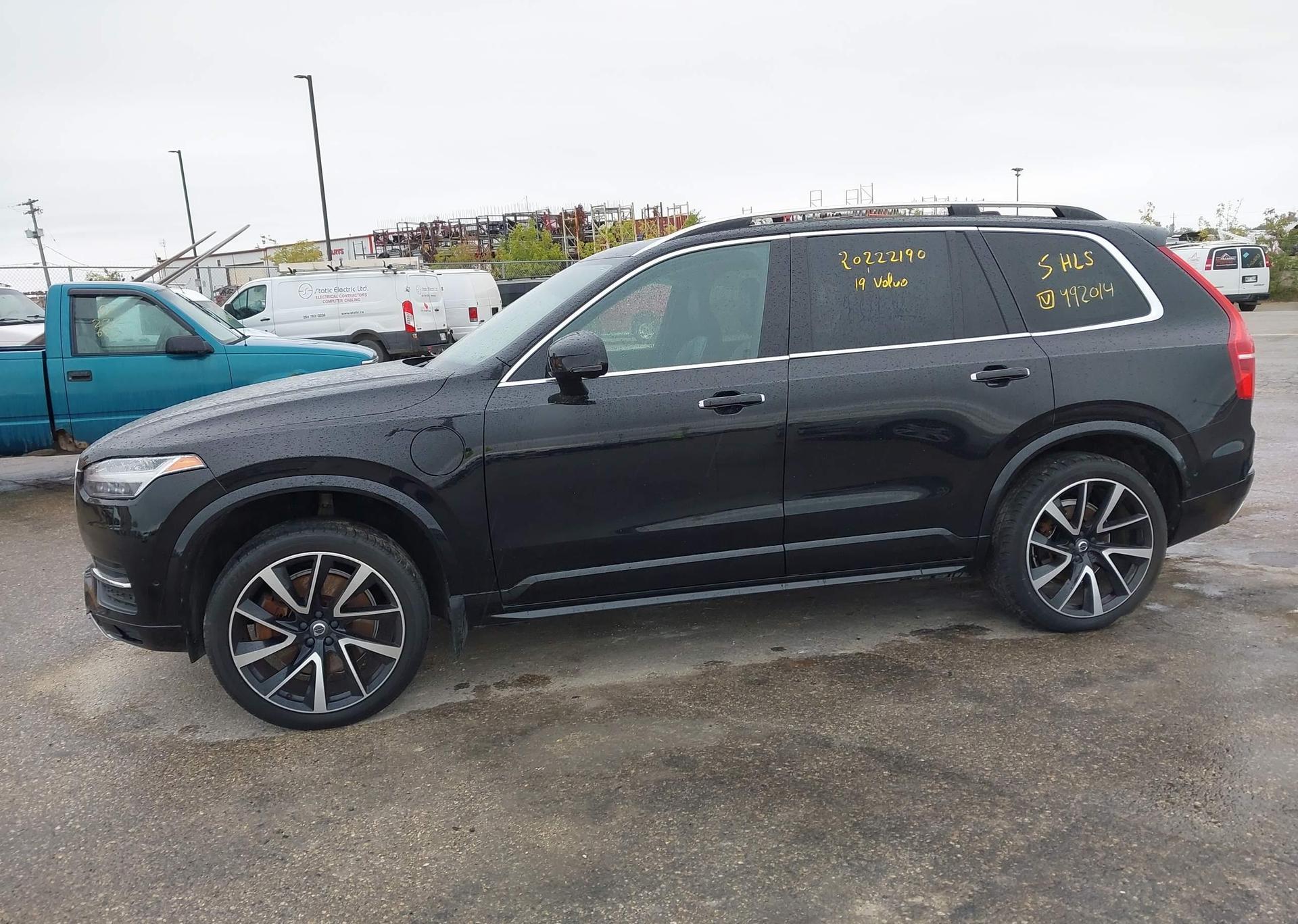 2019 VOLVO XC90 MOMENTUM T8 HYBRID