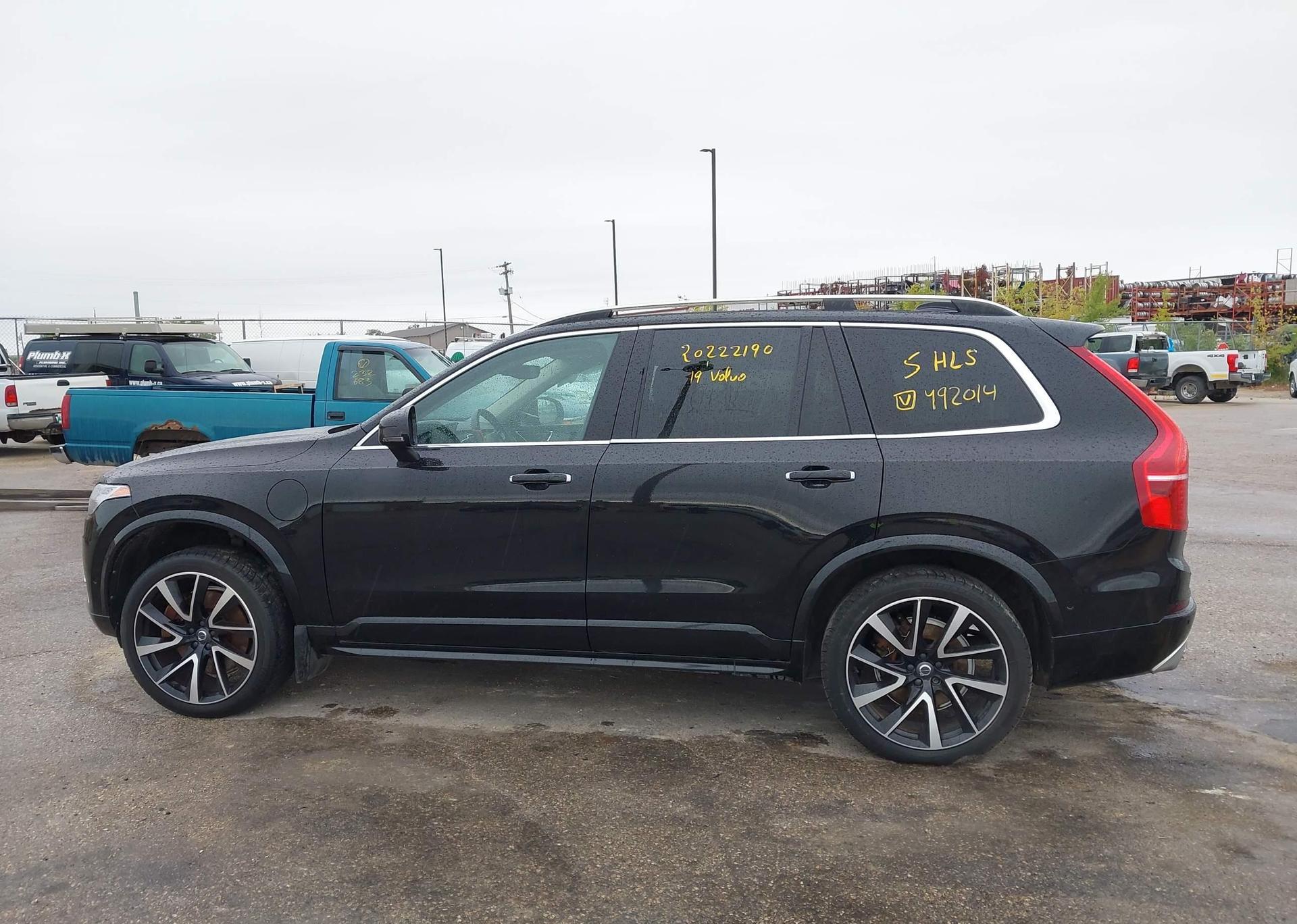 2019 VOLVO XC90 MOMENTUM T8 HYBRID