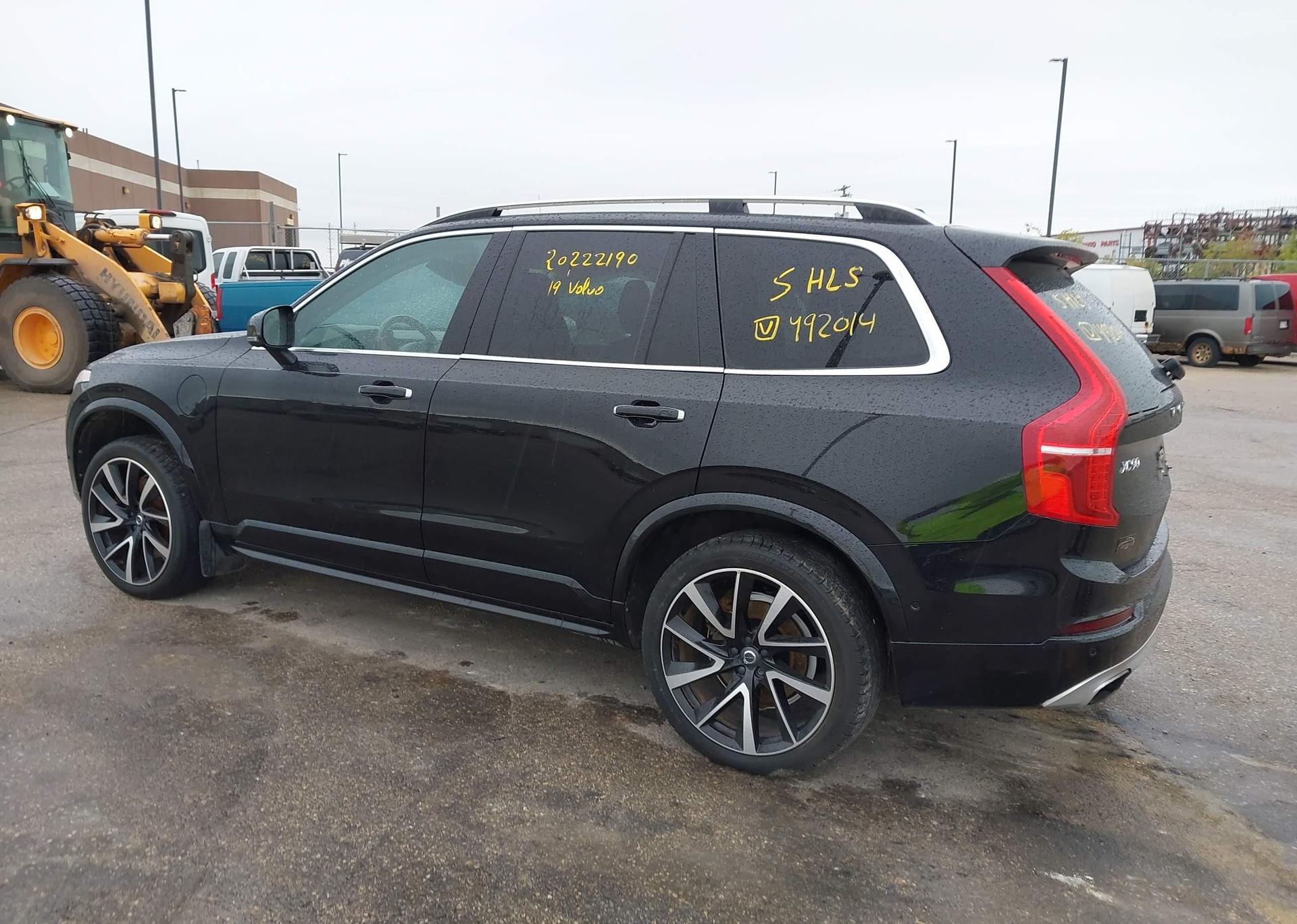 2019 VOLVO XC90 MOMENTUM T8 HYBRID