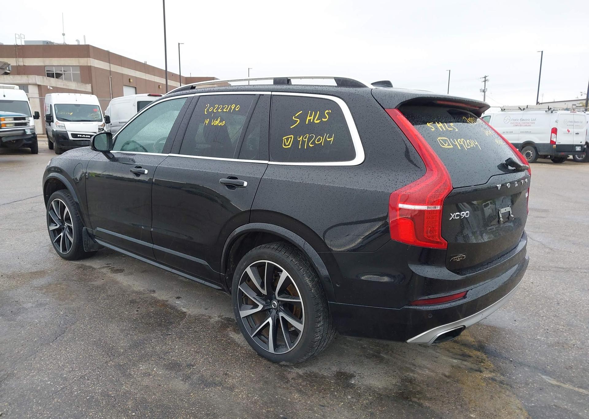 2019 VOLVO XC90 MOMENTUM T8 HYBRID