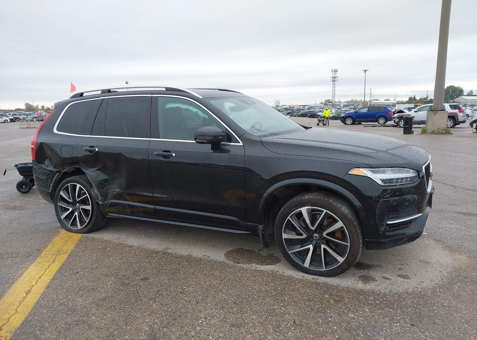 2019 VOLVO XC90 MOMENTUM T8 HYBRID
