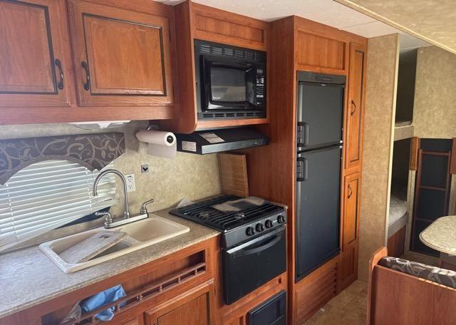 2010 COACHMEN TRAILER