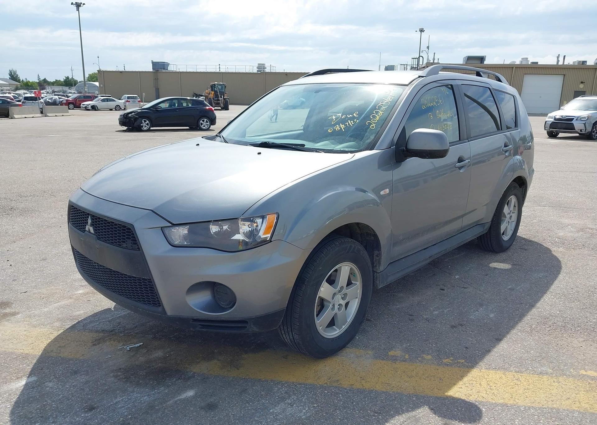 2013 MITSUBISHI OUTLANDER ES