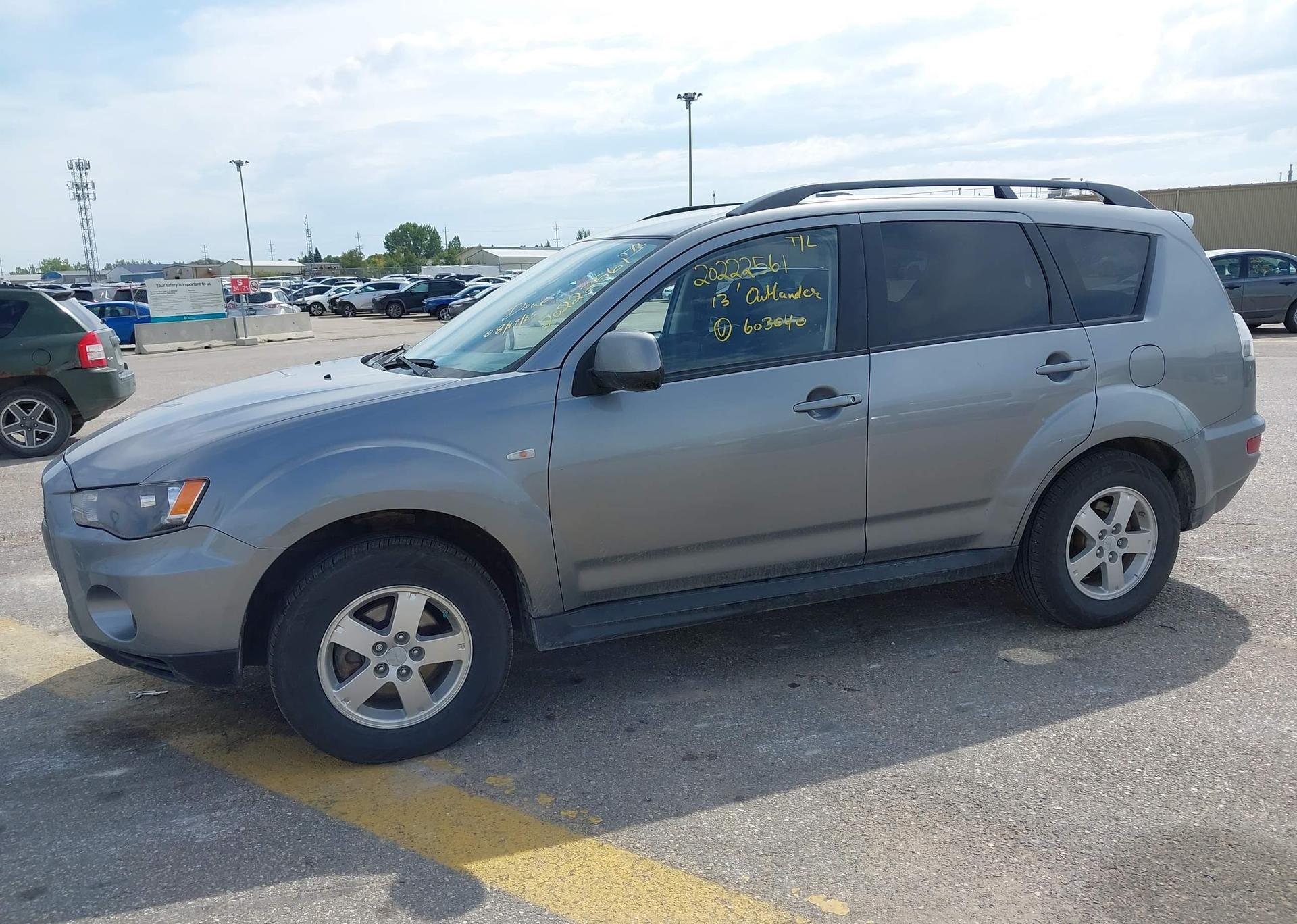 2013 MITSUBISHI OUTLANDER ES