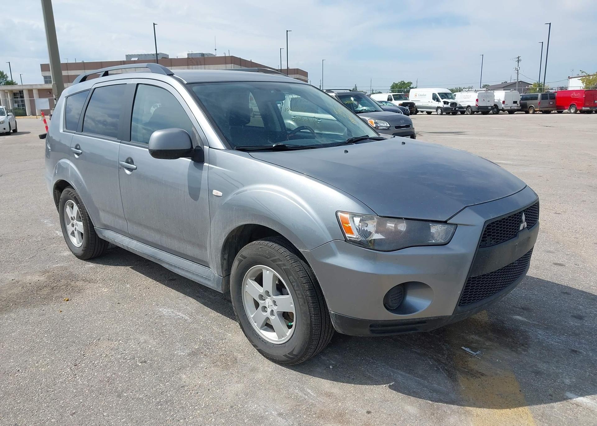 2013 MITSUBISHI OUTLANDER ES
