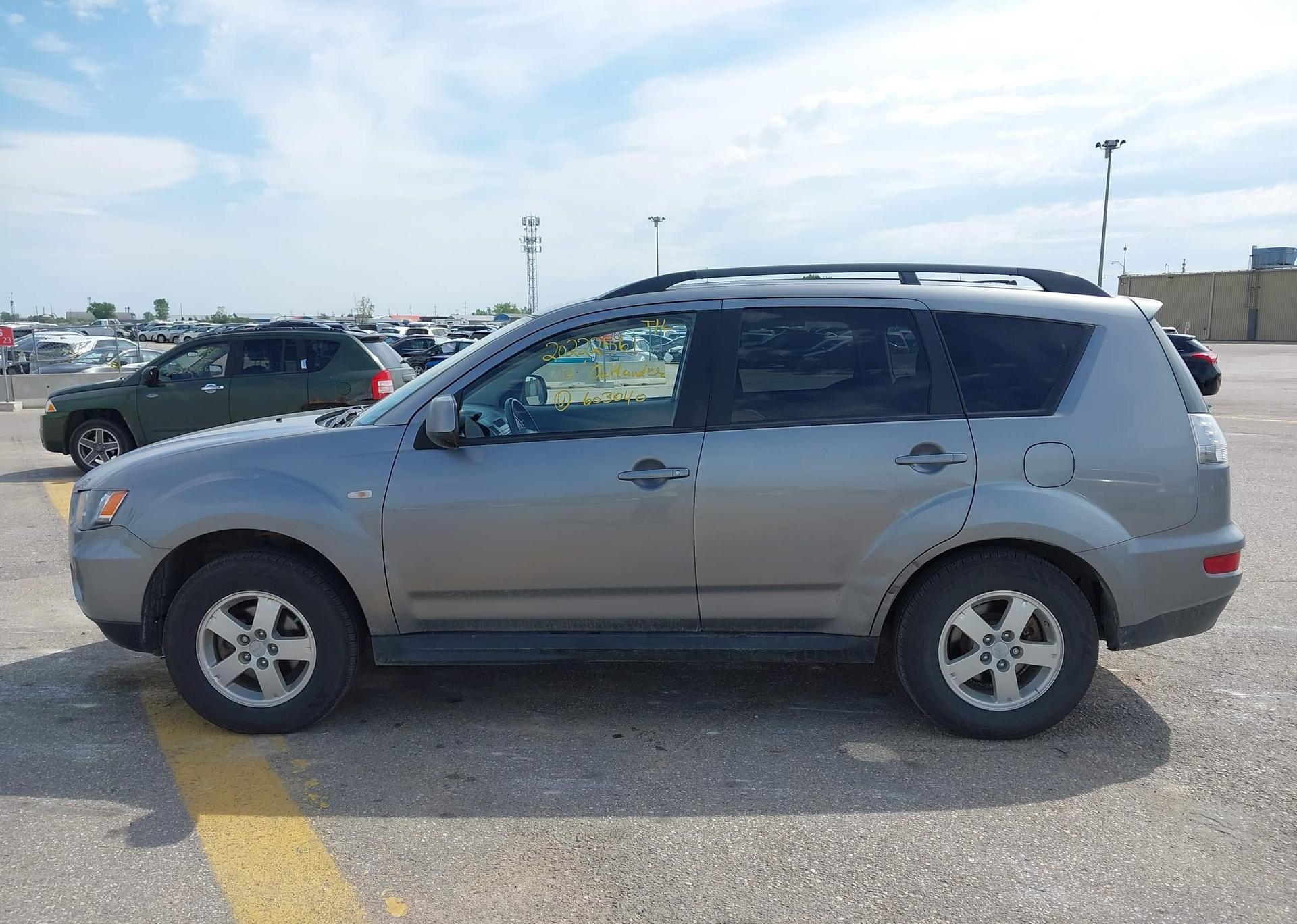 2013 MITSUBISHI OUTLANDER ES