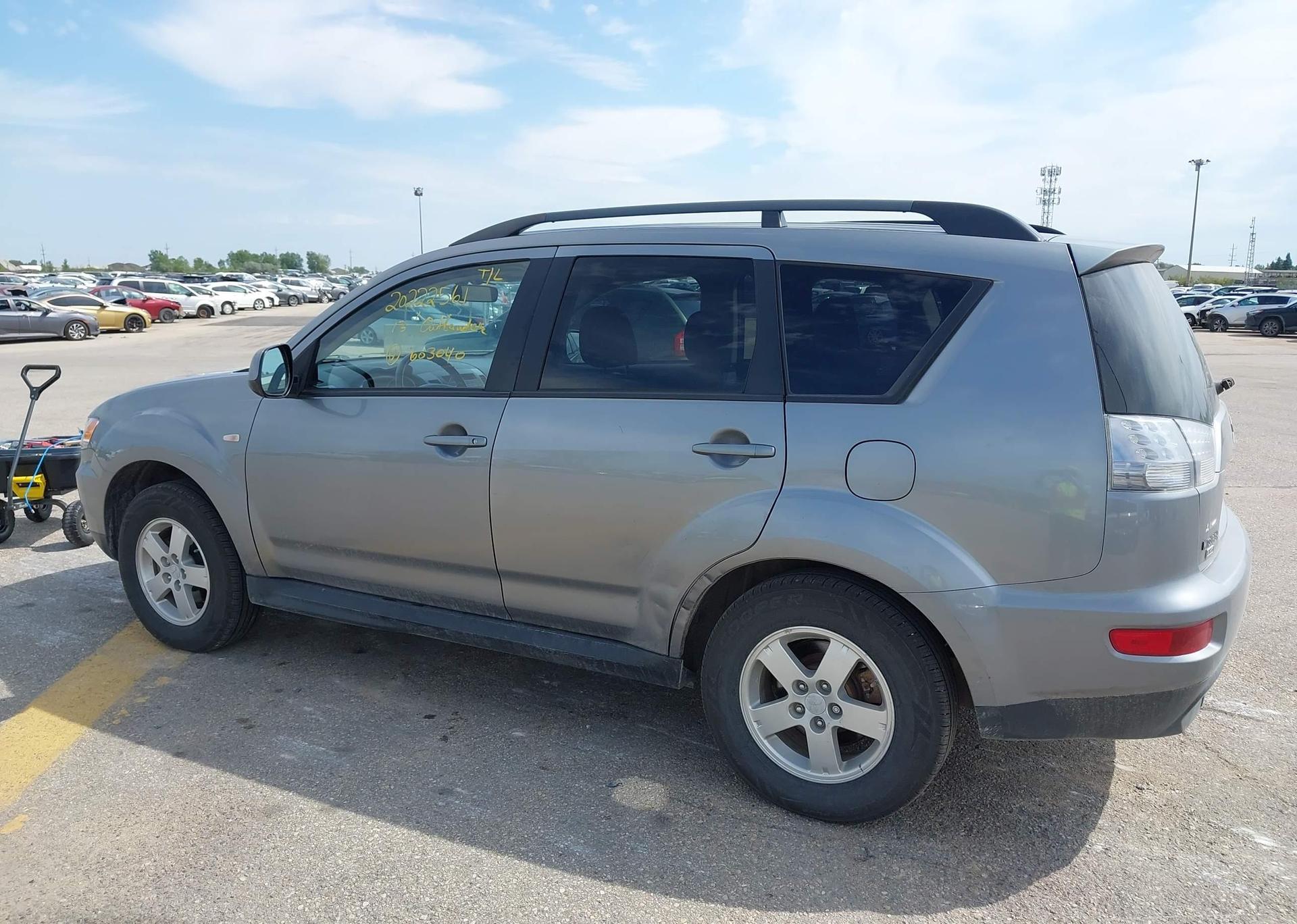 2013 MITSUBISHI OUTLANDER ES