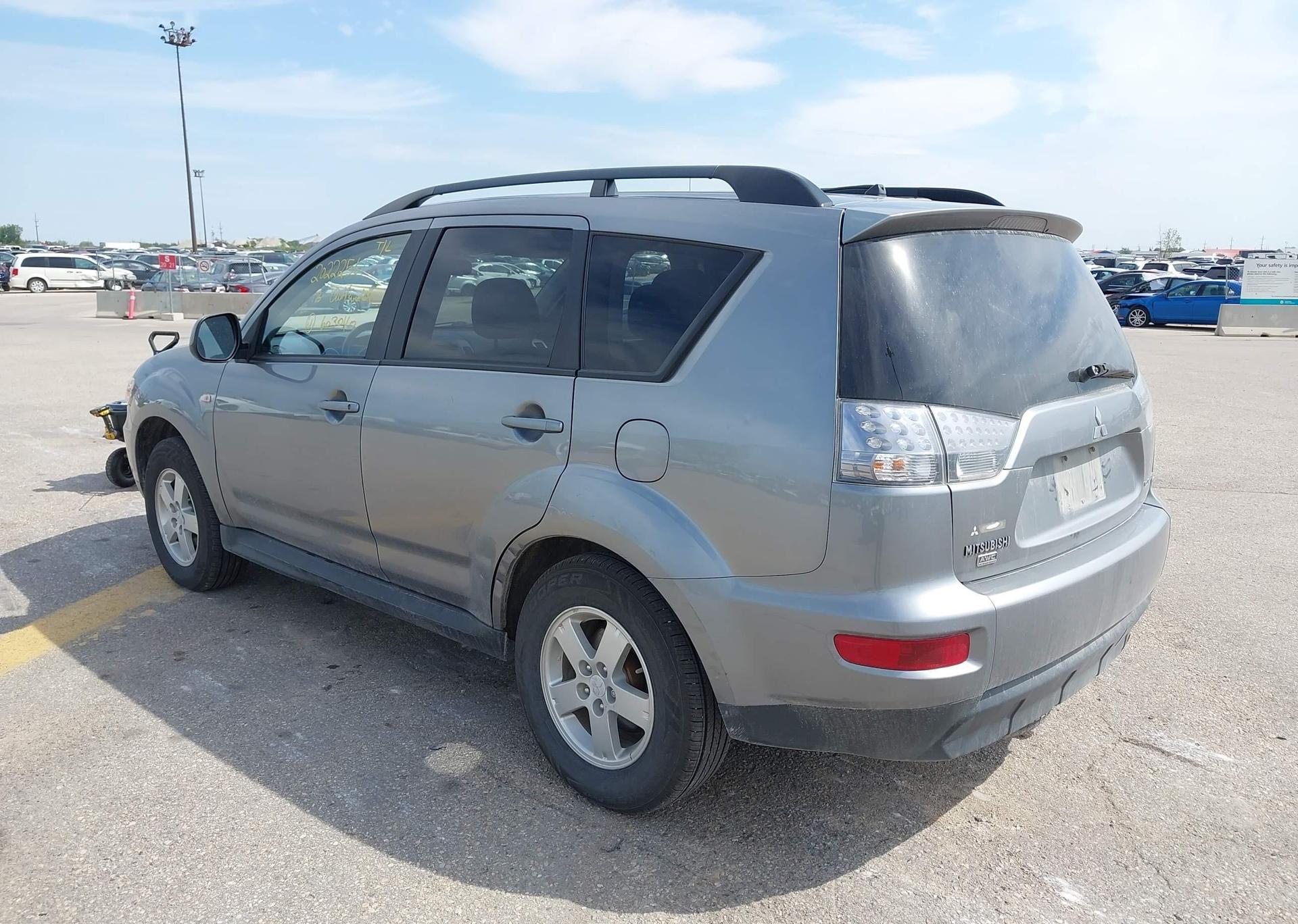 2013 MITSUBISHI OUTLANDER ES