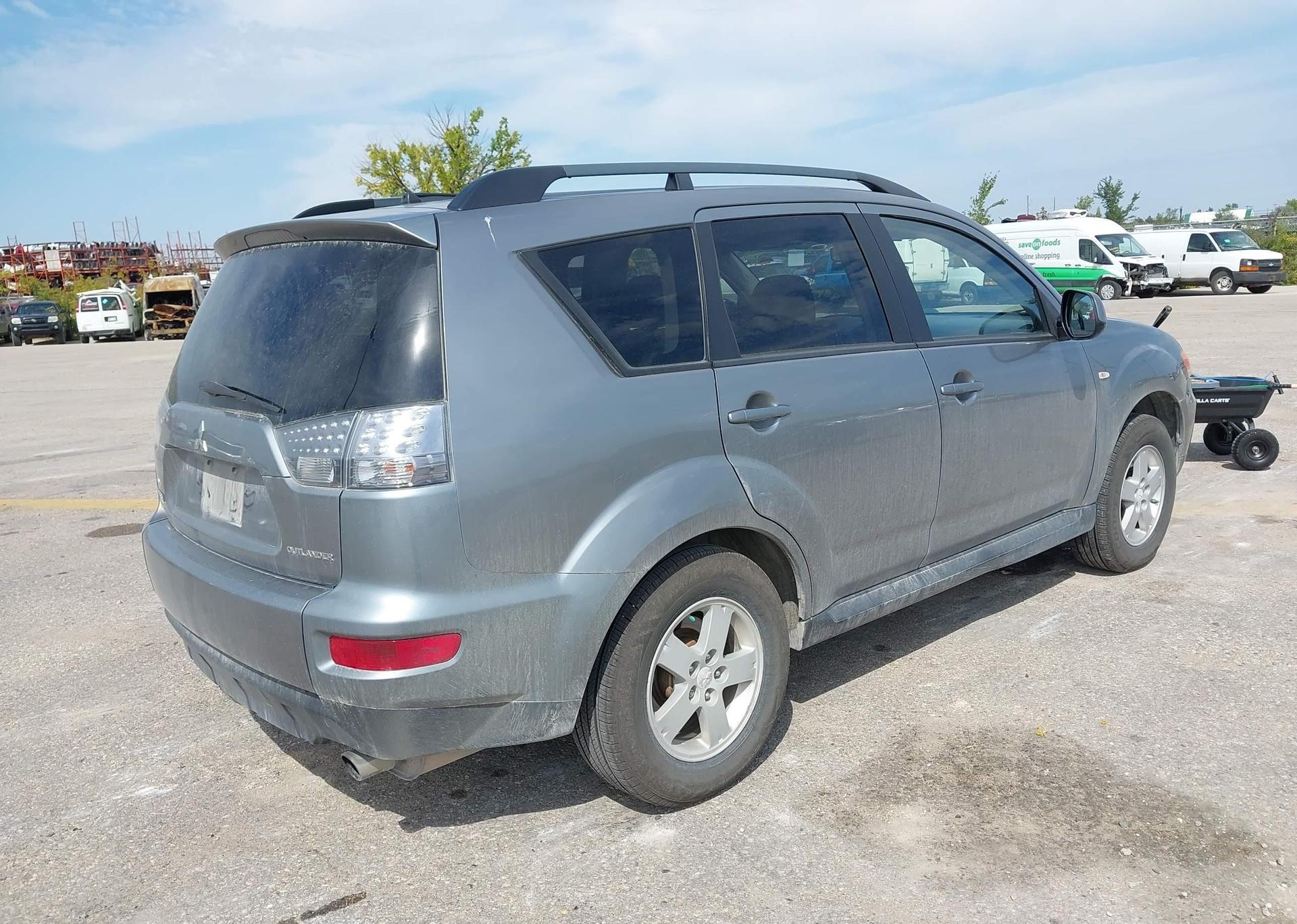 2013 MITSUBISHI OUTLANDER ES