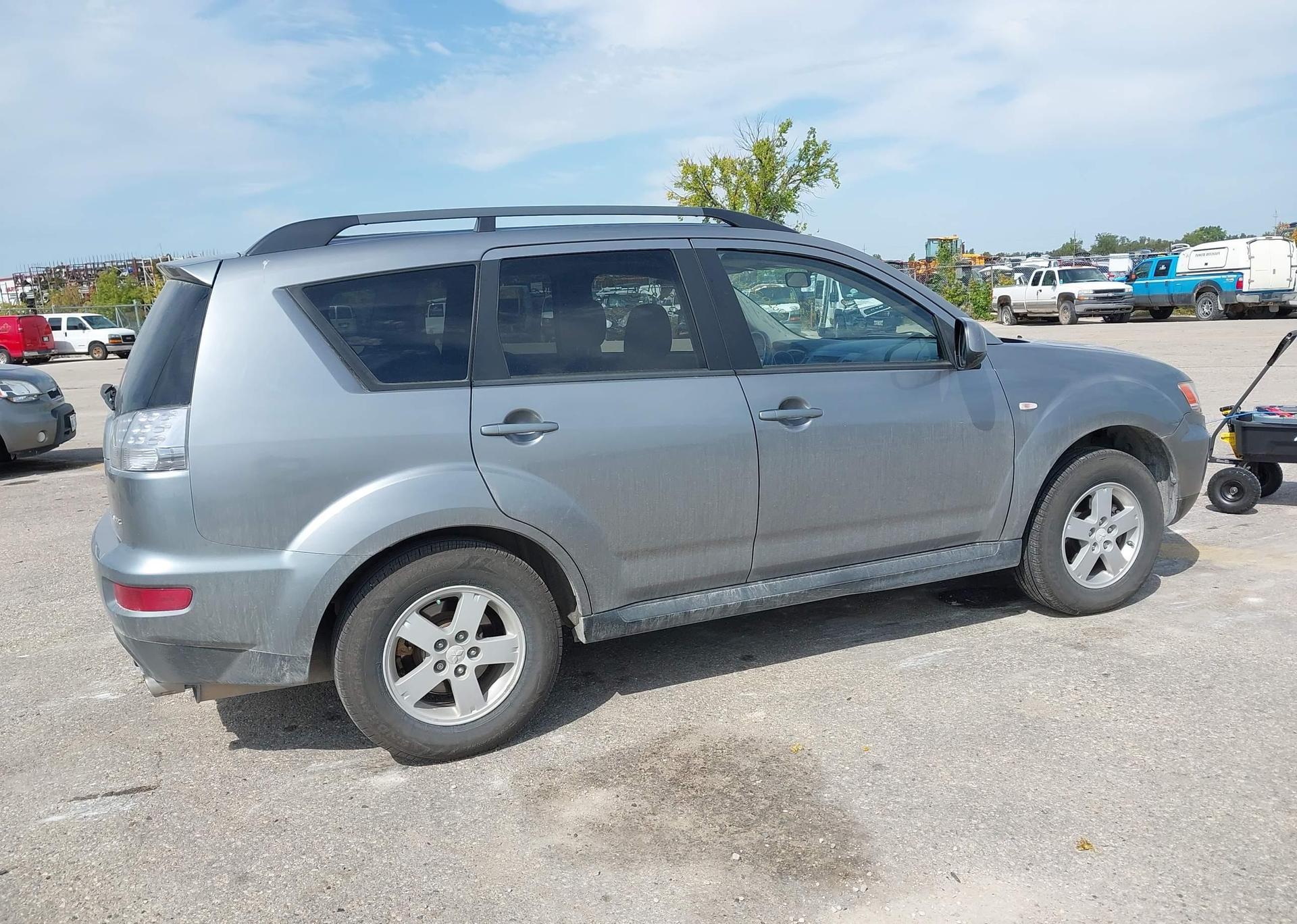 2013 MITSUBISHI OUTLANDER ES