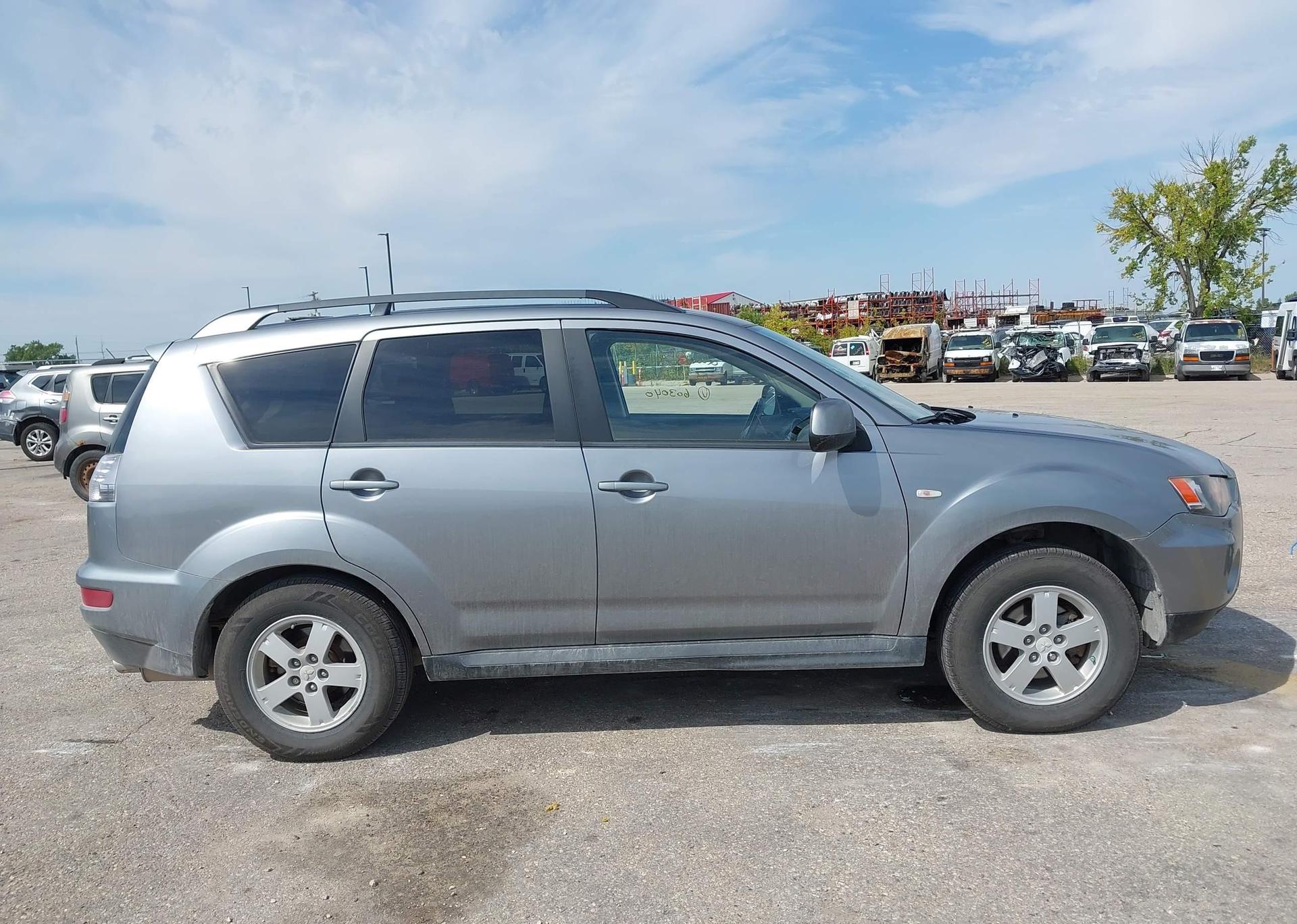 2013 MITSUBISHI OUTLANDER ES