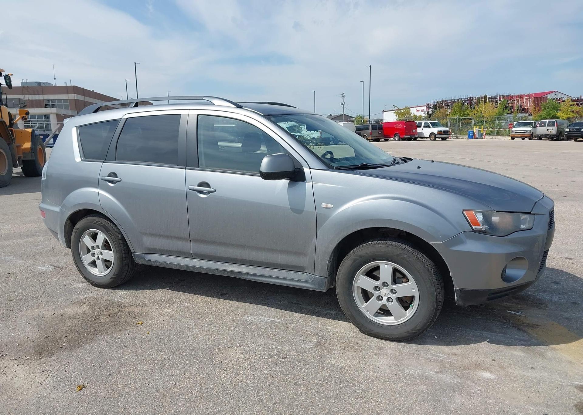 2013 MITSUBISHI OUTLANDER ES