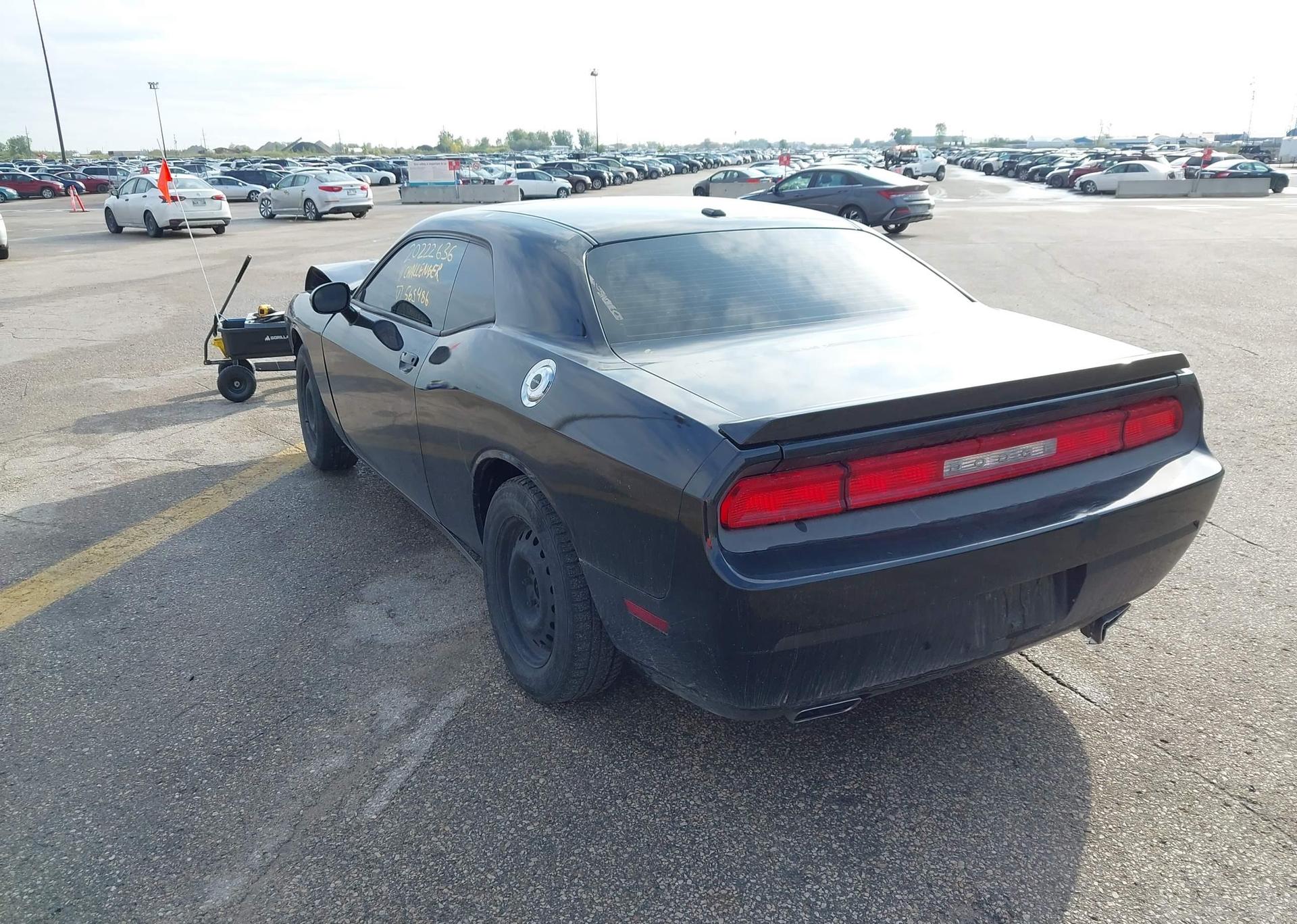 2011 DODGE CHALLENGER SE