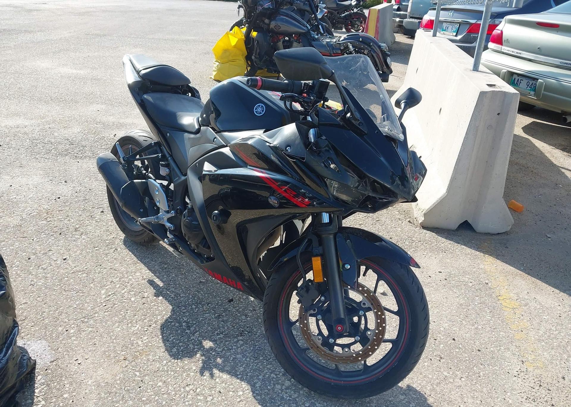 2015 YAMAHA YZF R3