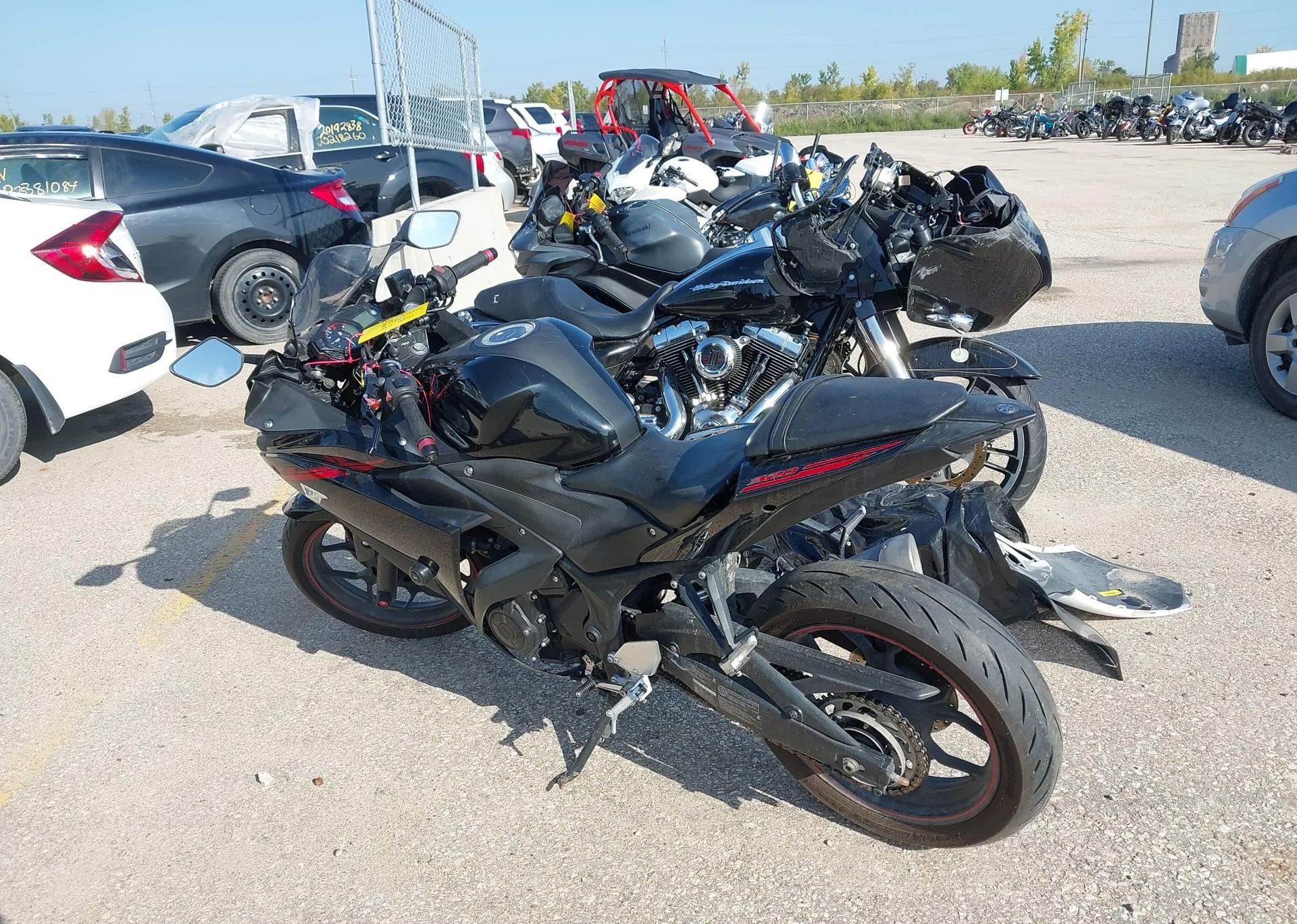 2015 YAMAHA YZF R3