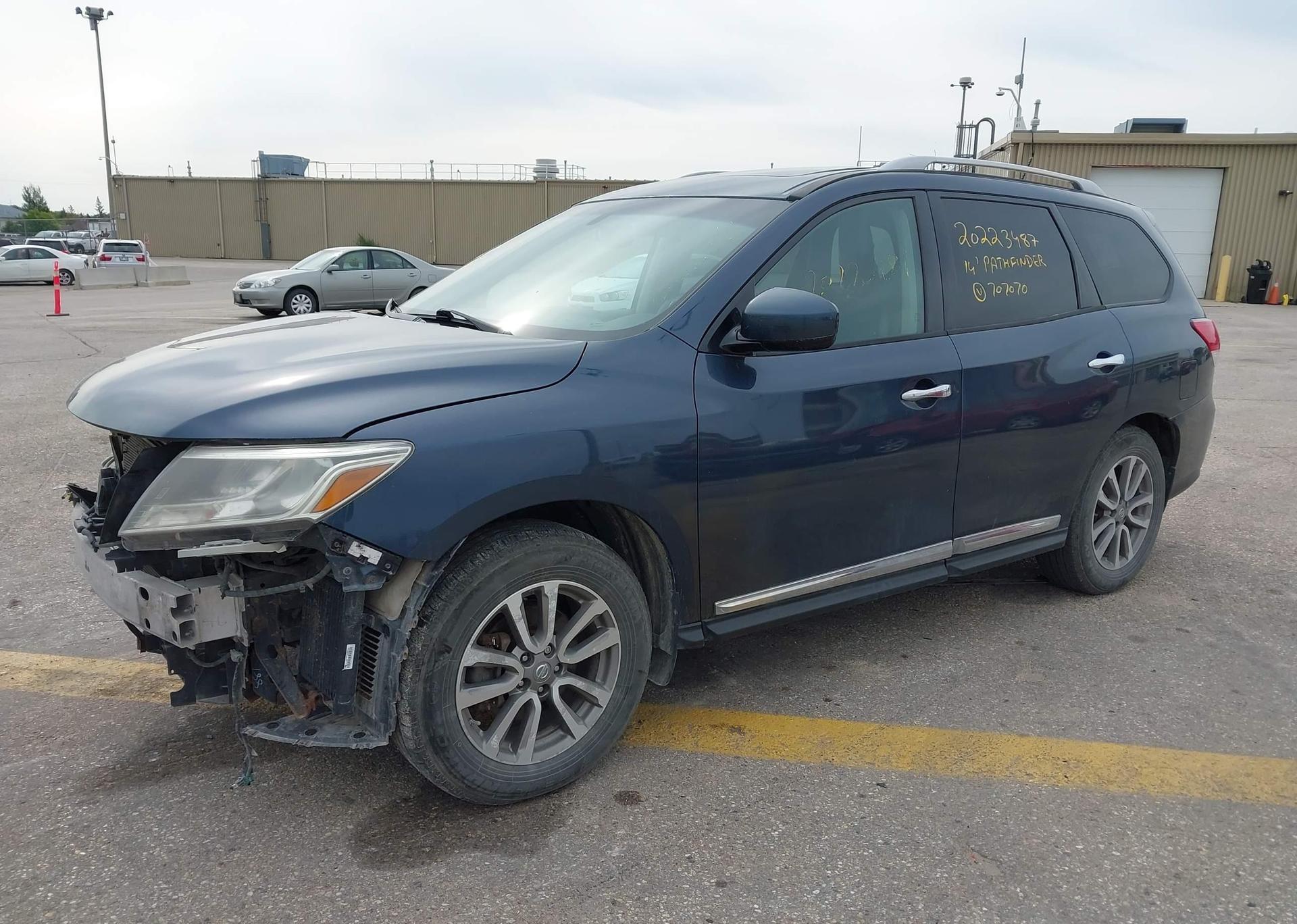 2014 NISSAN pathfinder sl