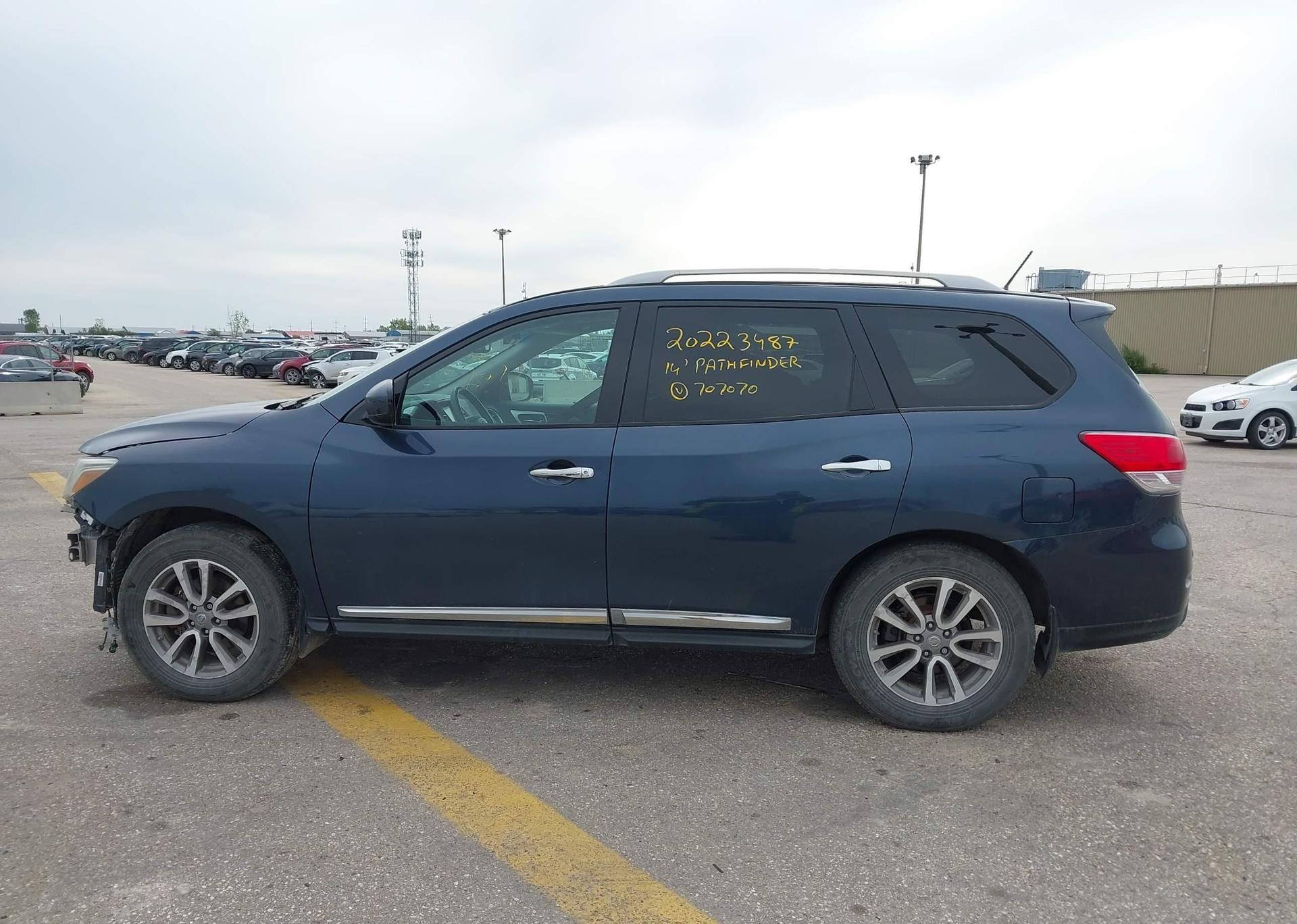 2014 NISSAN pathfinder sl