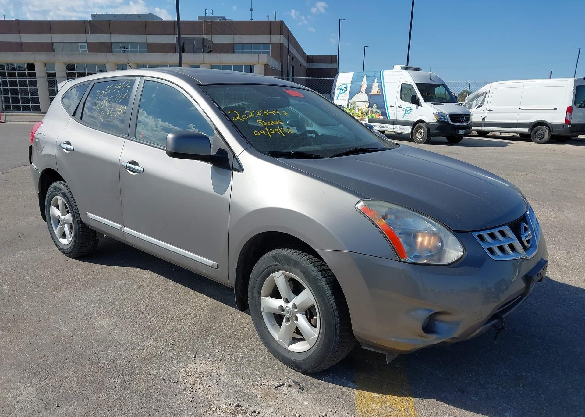 2013 NISSAN ROGUE S
