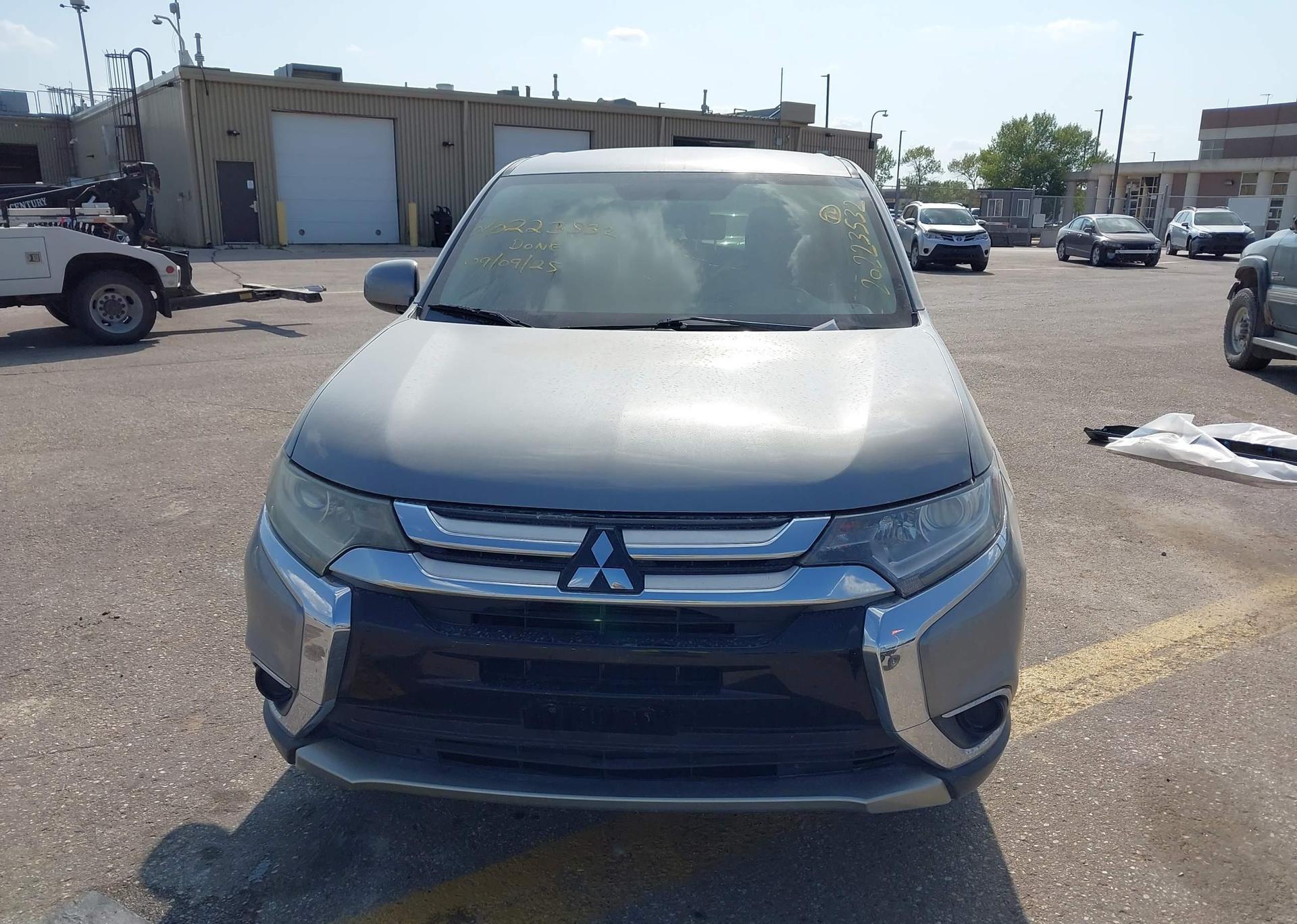 2017 MITSUBISHI OUTLANDER ES