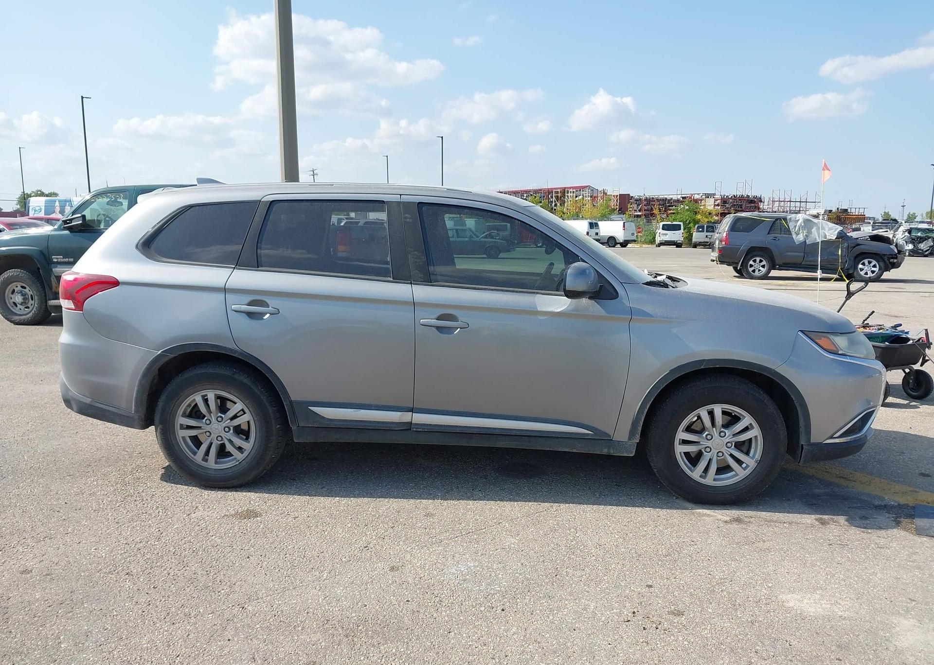 2017 MITSUBISHI OUTLANDER ES
