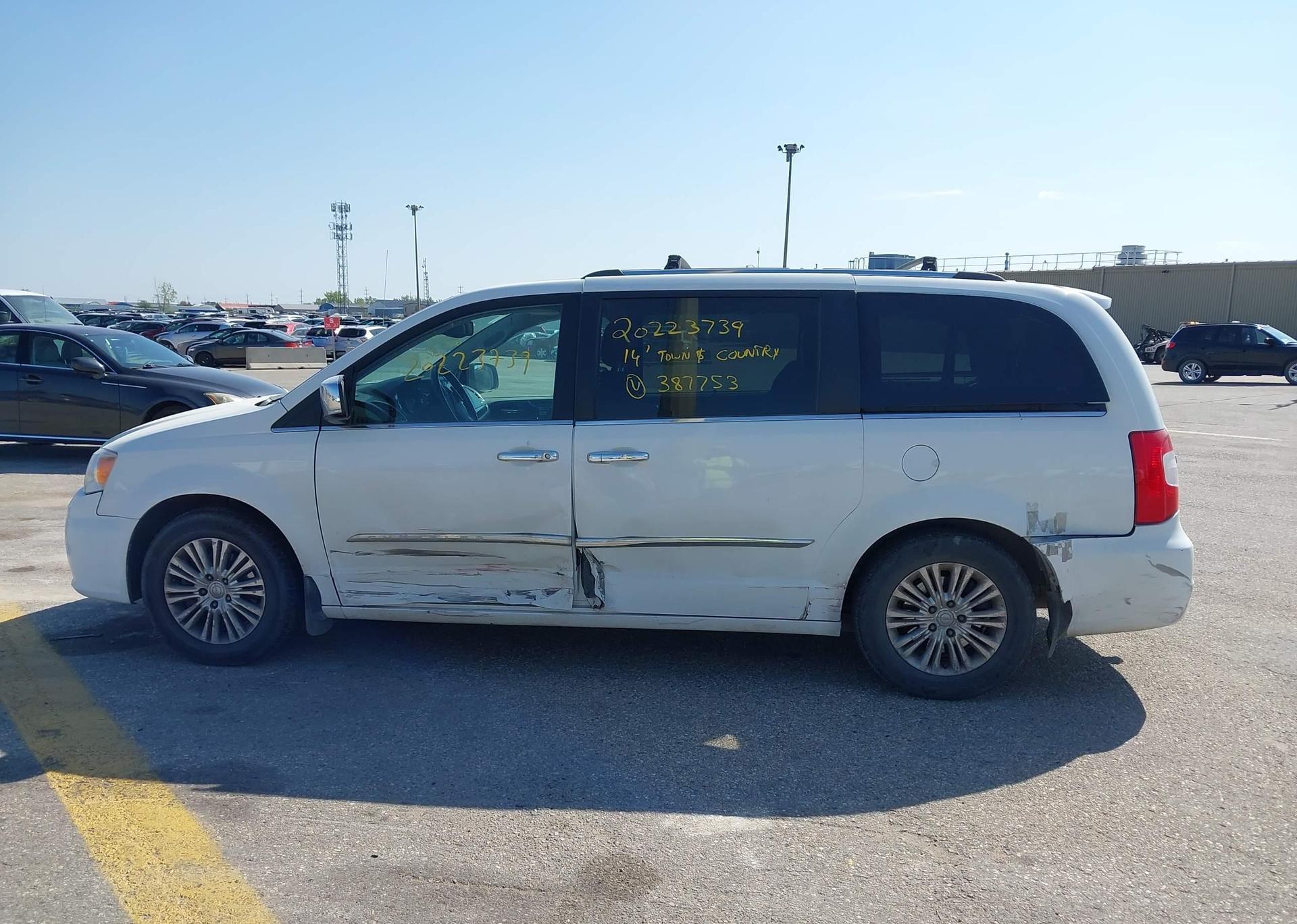 2014 CHRYSLER TOWN & COUNTRY LIMITED