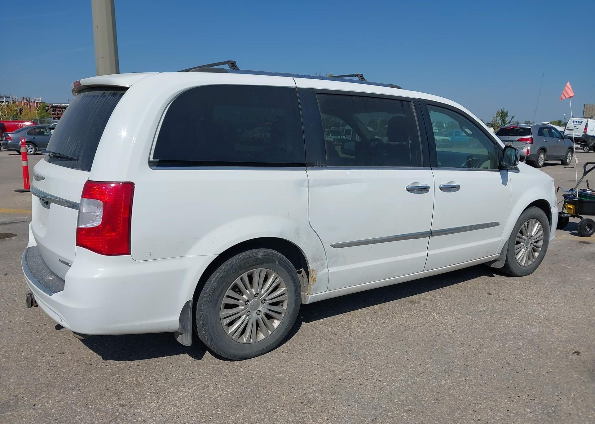 2014 CHRYSLER TOWN & COUNTRY LIMITED