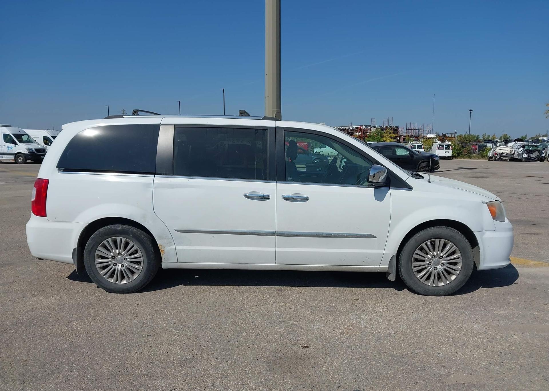 2014 CHRYSLER TOWN & COUNTRY LIMITED