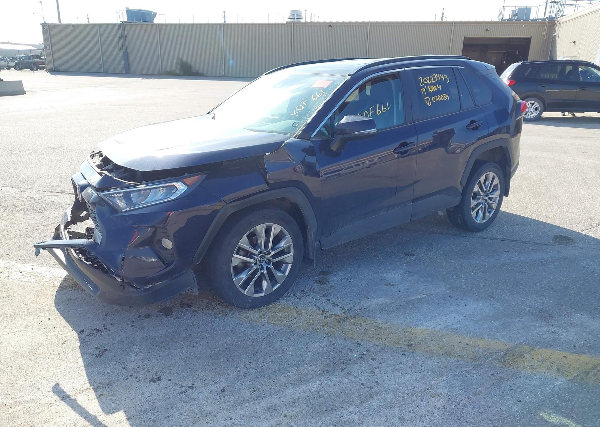 2019 TOYOTA RAV4 XLE