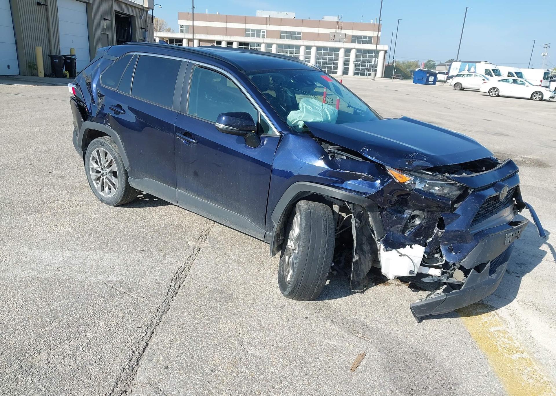 2019 TOYOTA RAV4 XLE