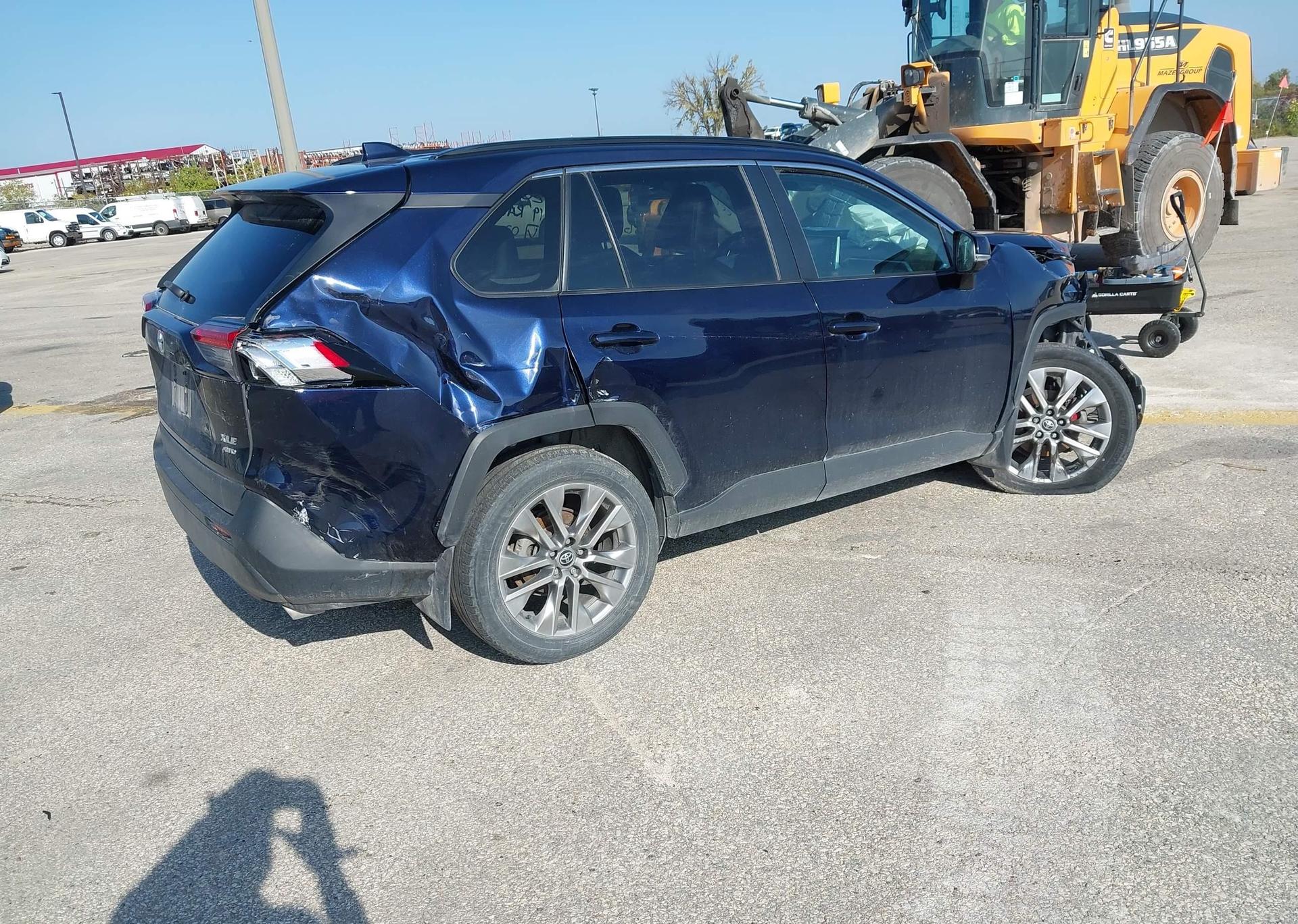 2019 TOYOTA RAV4 XLE