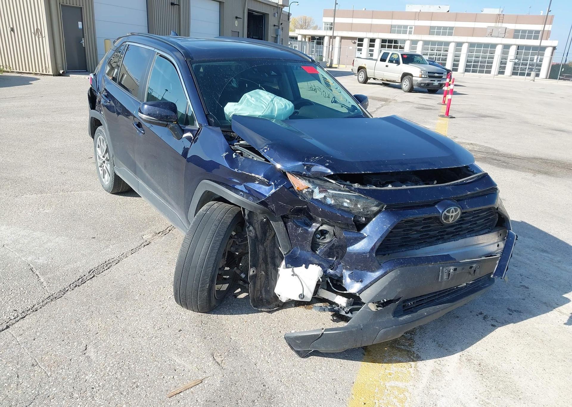 2019 TOYOTA RAV4 XLE