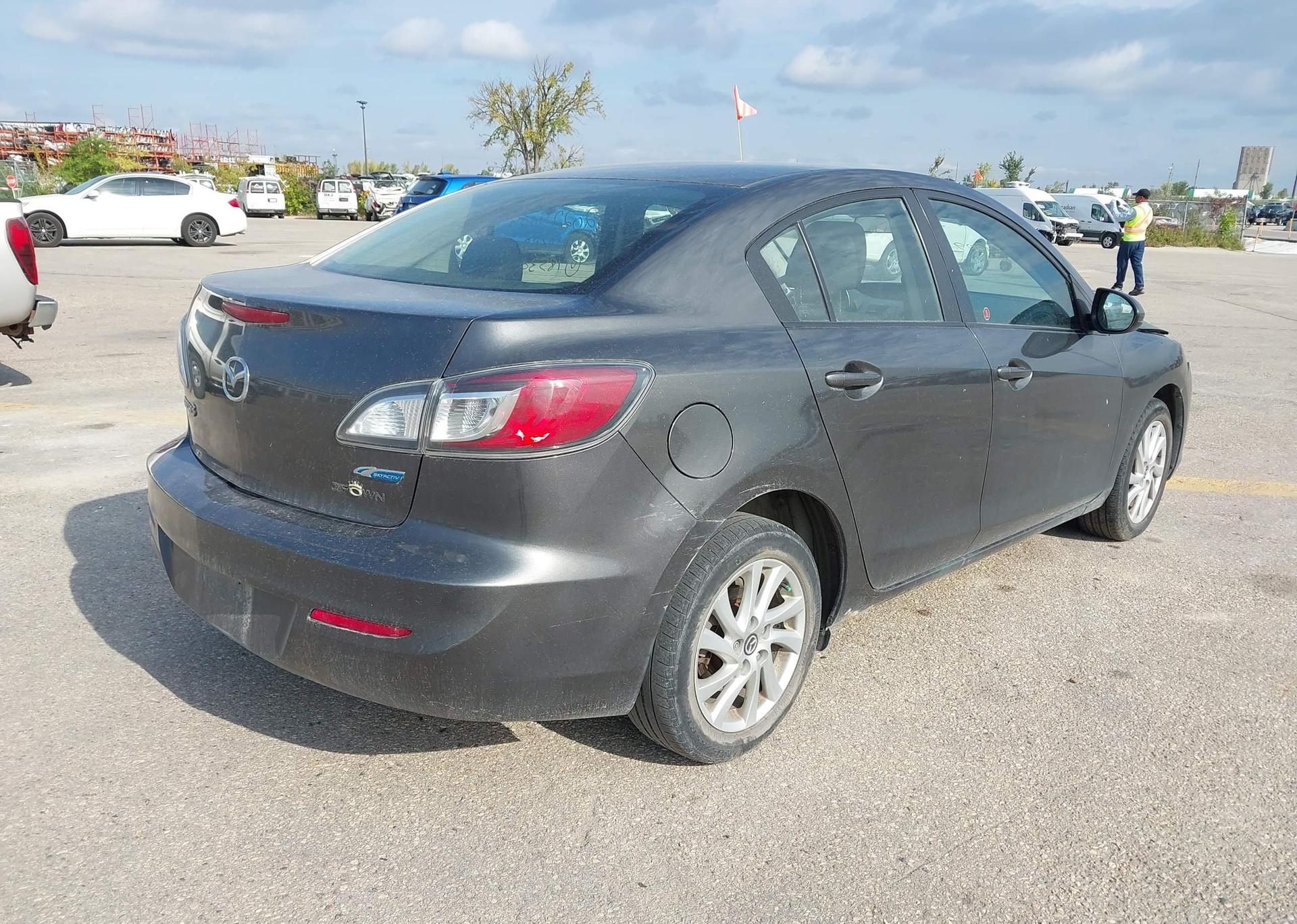 2013 MAZDA MAZDA3 GS SKY