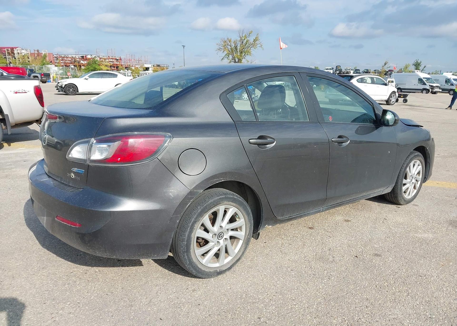 2013 MAZDA MAZDA3 GS SKY