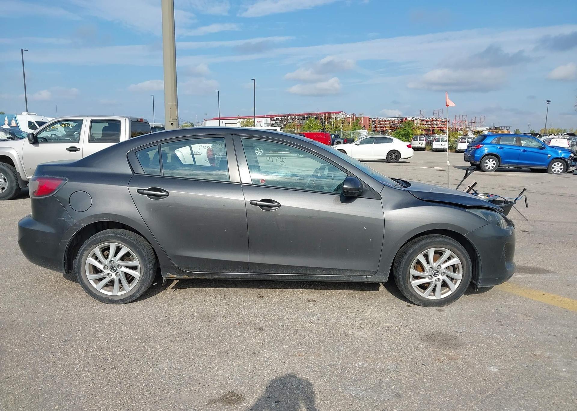2013 MAZDA MAZDA3 GS SKY