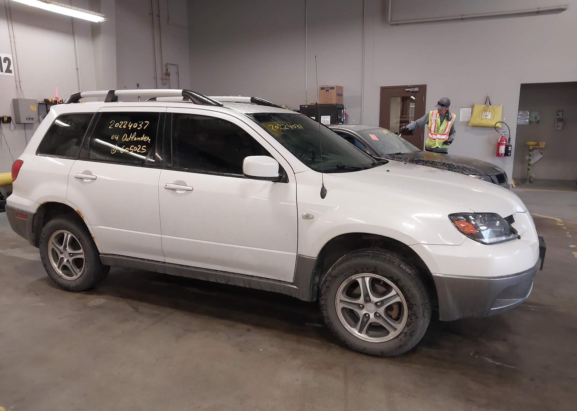 2004 MITSUBISHI OUTLANDER LS