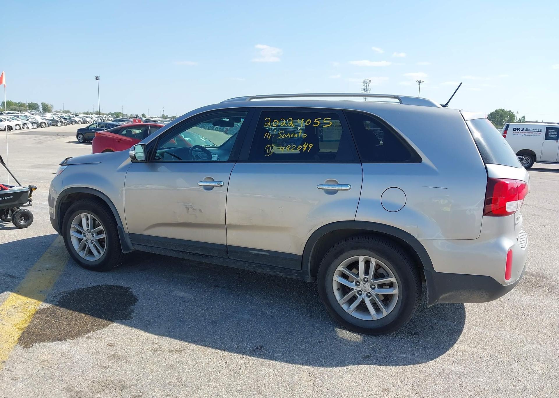 2014 KIA SORENTO LX