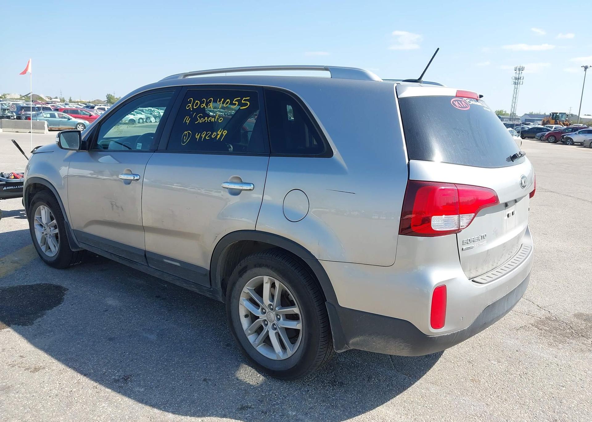 2014 KIA SORENTO LX