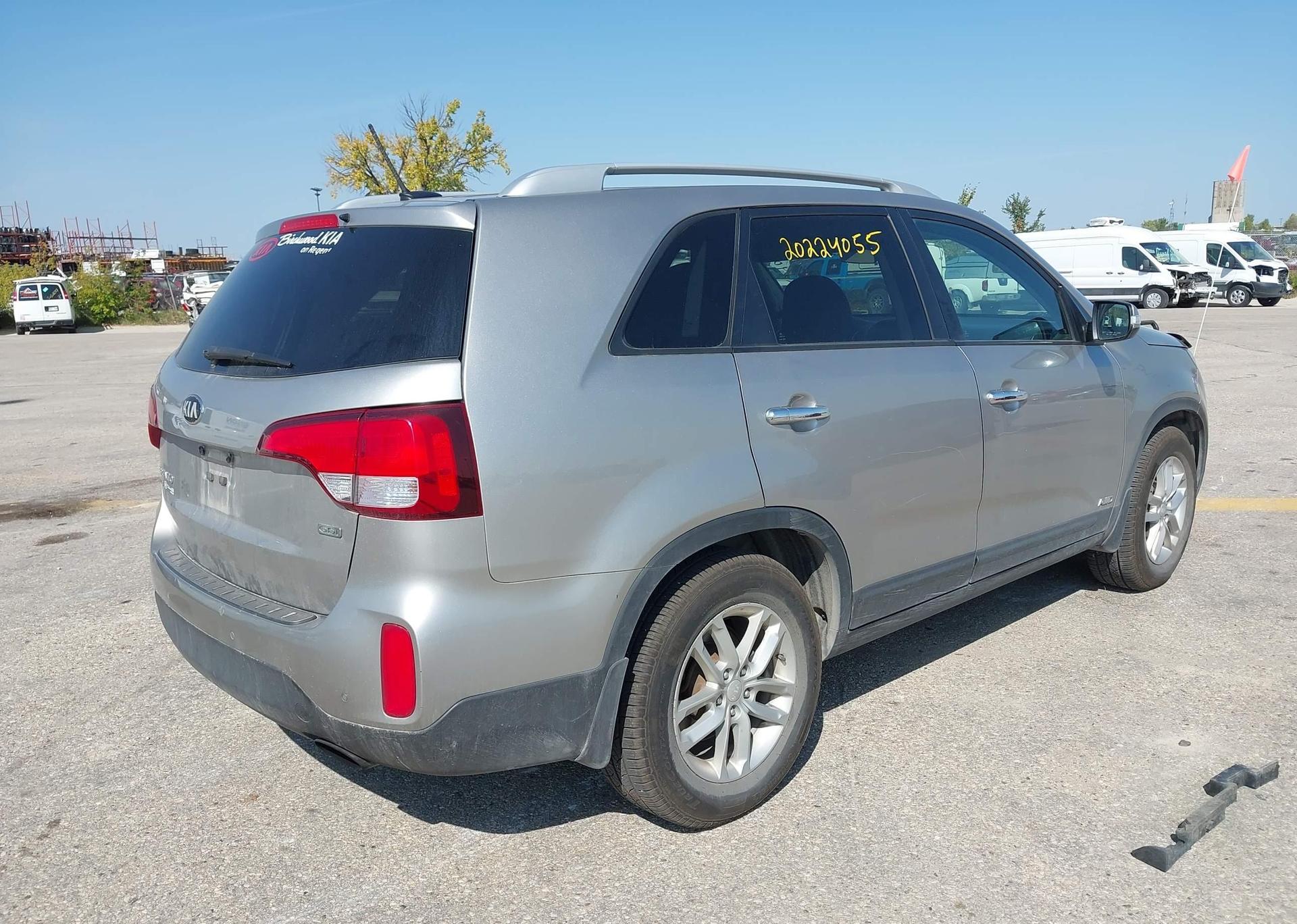 2014 KIA SORENTO LX