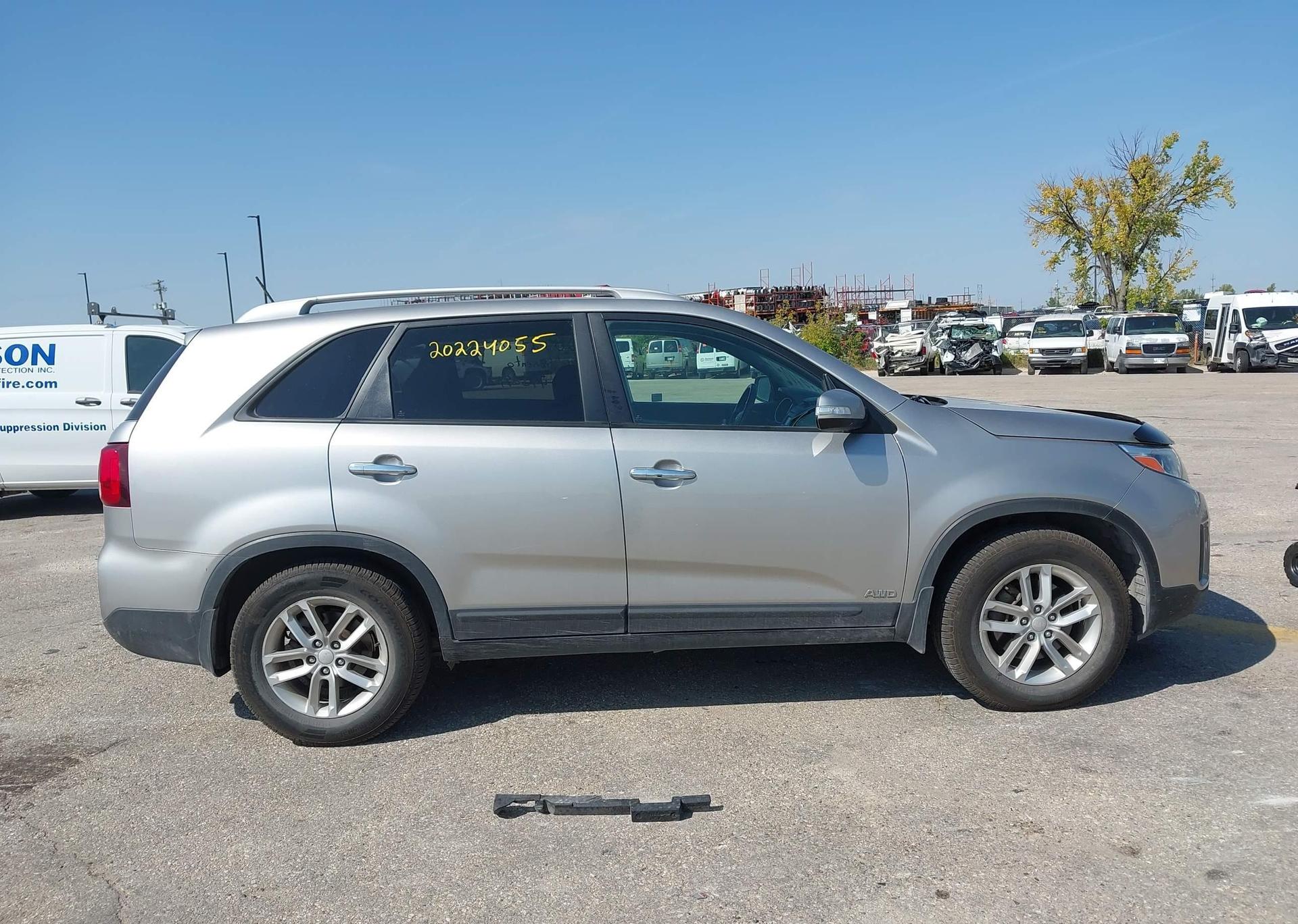 2014 KIA SORENTO LX