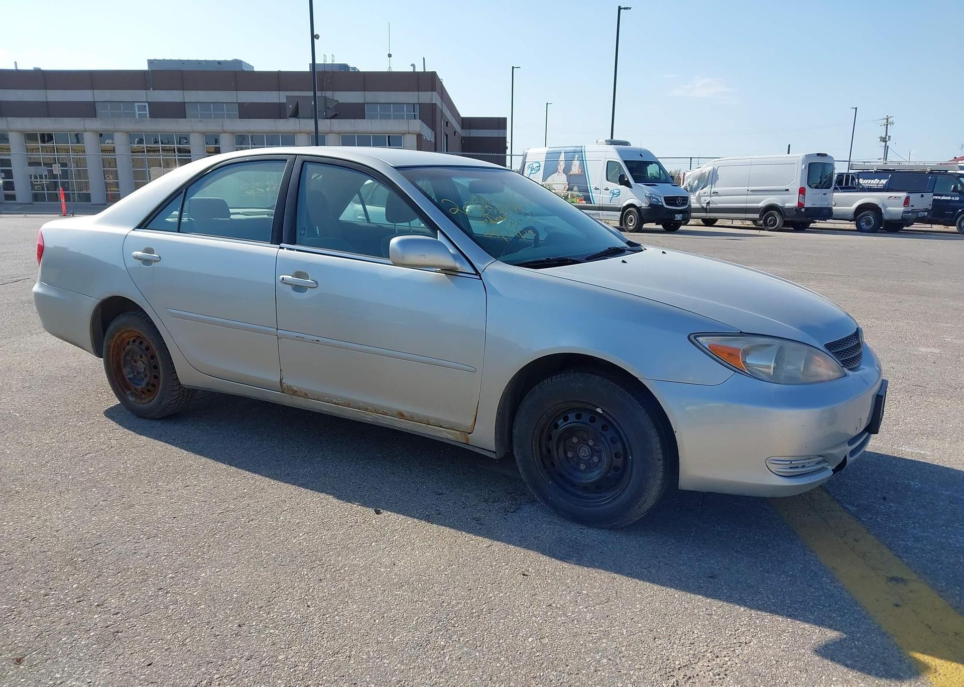 2003 TOYOTA CAMRY LE