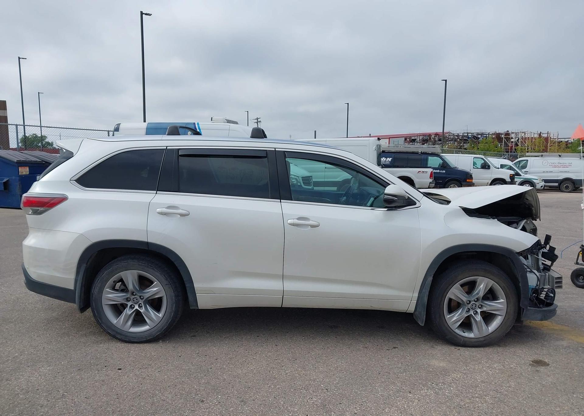 2016 TOYOTA HIGHLANDER LIMITED V6
