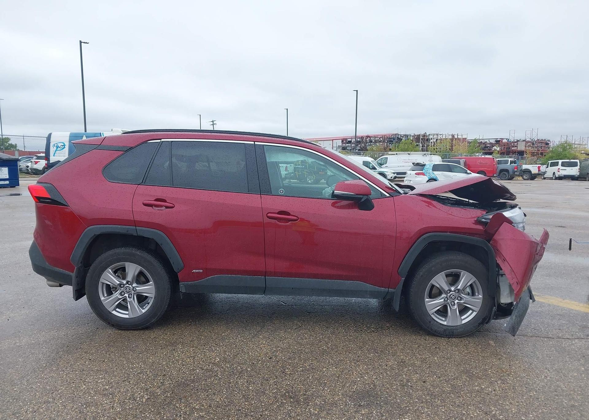2023 TOYOTA RAV4 XLE HYBRID