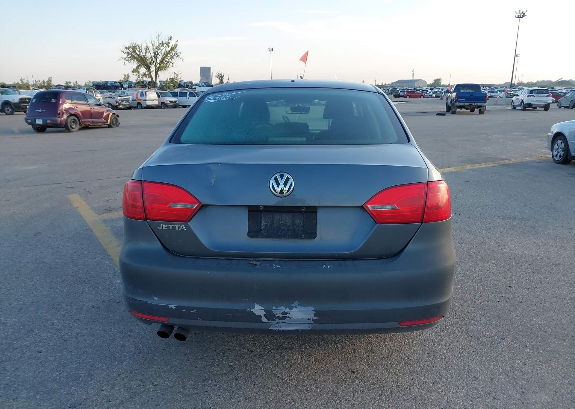 2011 VOLKSWAGEN JETTA 2.0