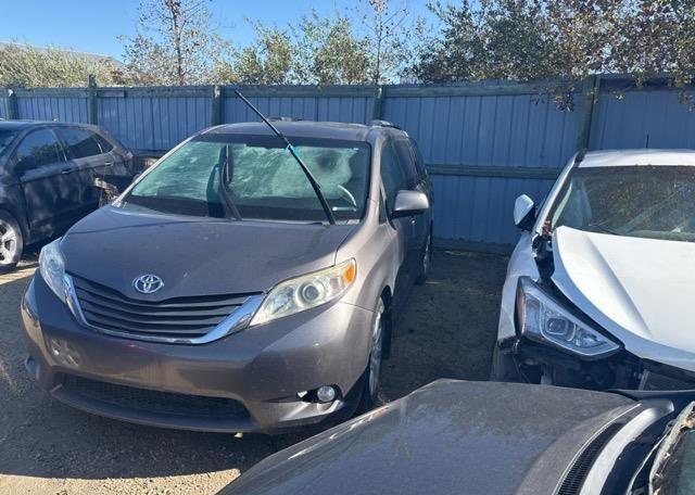 2011 TOYOTA SIENNA XLE V6